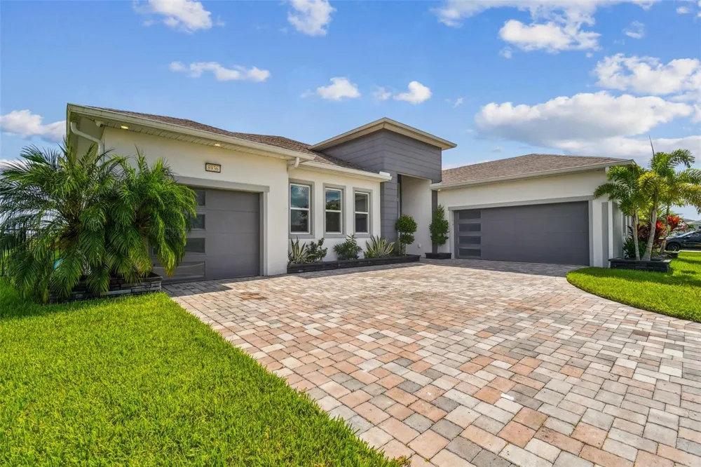 8936 SANDERS TREE LOOP Wesley Chapel, FL 33545