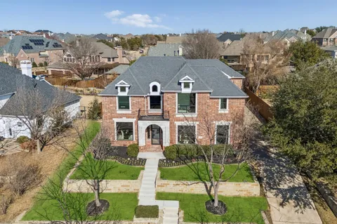 1209 Queen Peggy Lane