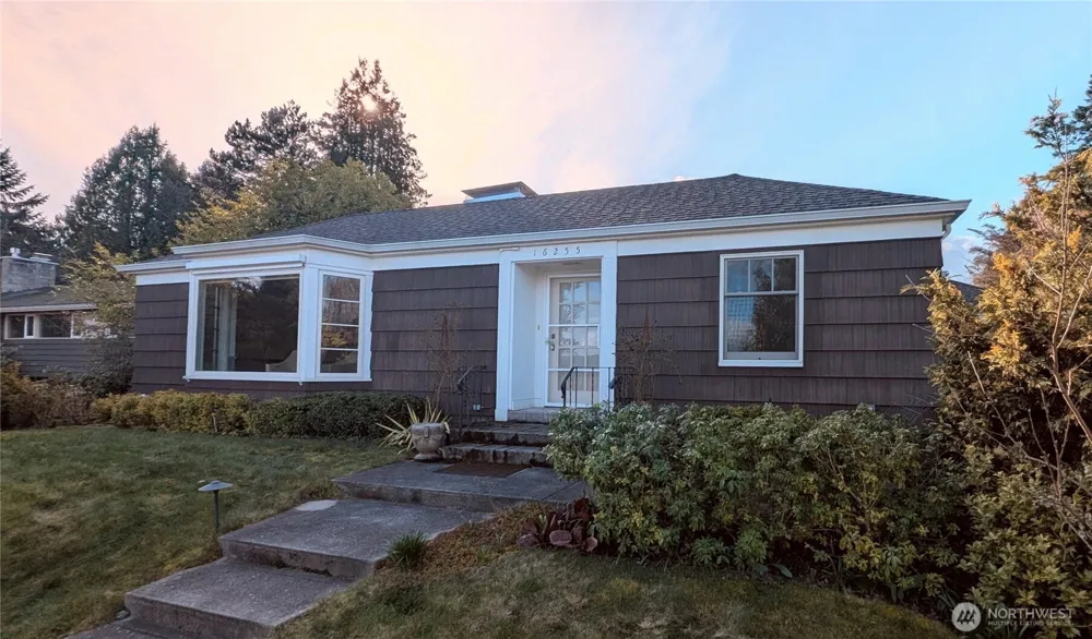 16255 38th Avenue NE Lake Forest Park, WA 98155