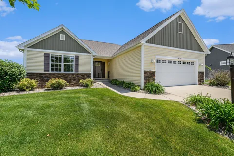 9239 Cottage Gate