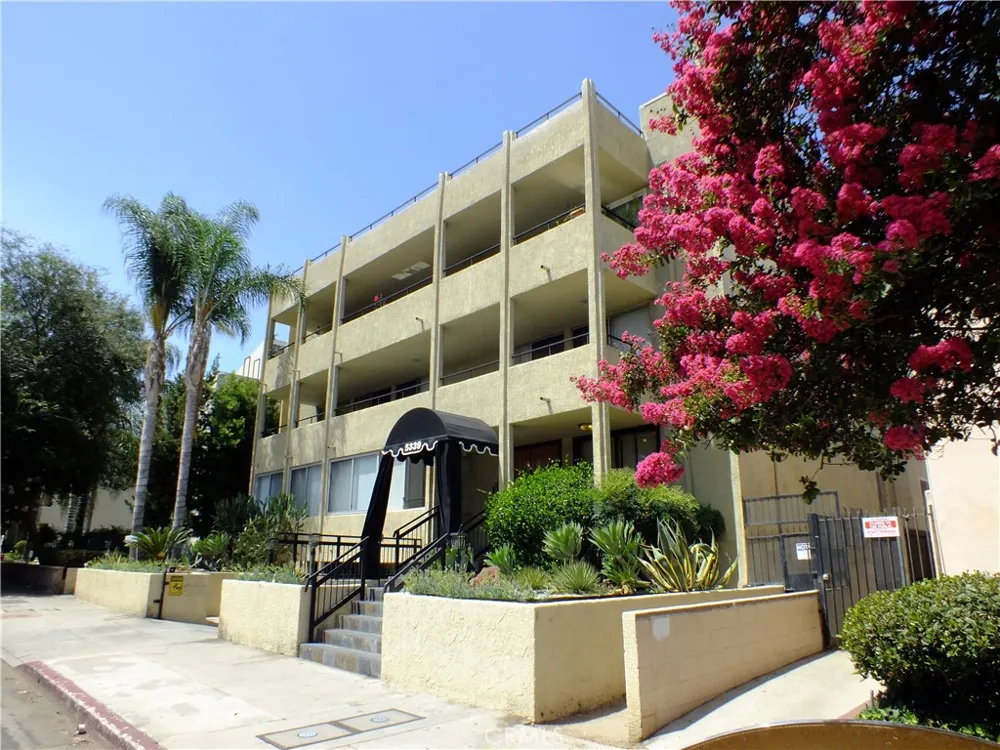 5339 Newcastle Avenue #103 Encino, CA 91316