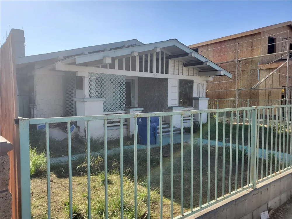 214 E 85th Street Los Angeles, CA 90003