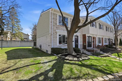1878 Newporte Court