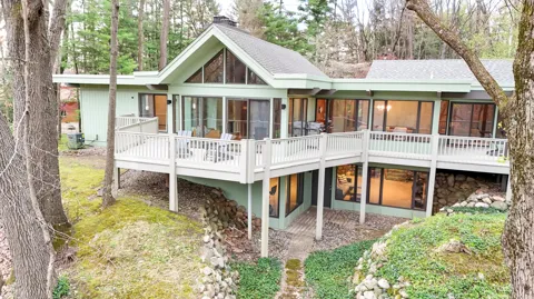 453 E Hamilton Lane