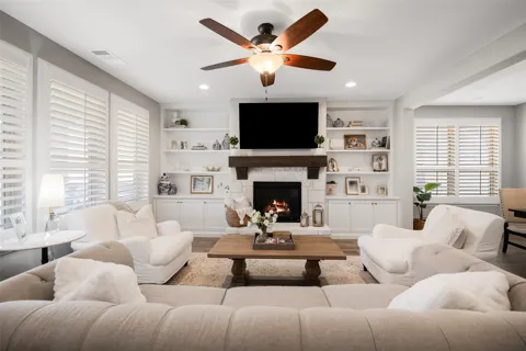 712 Llano Falls Drive