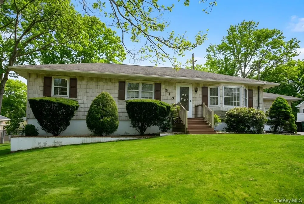 318 Jamaica Avenue Medford, NY 11763