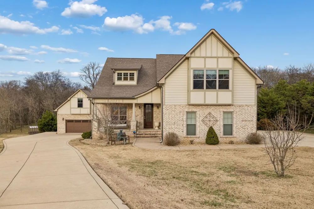 1412 Brook Dr Columbia, TN 38401