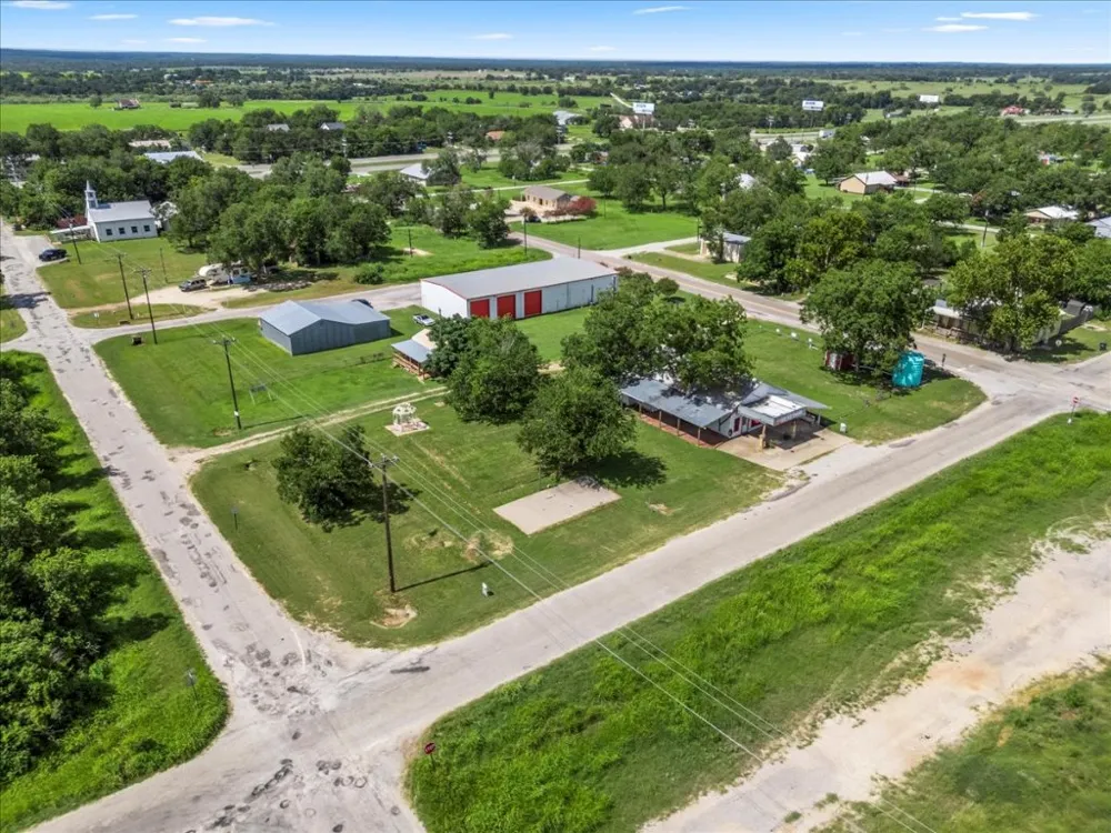 277 Old Highway 20 E Paige, TX 78659