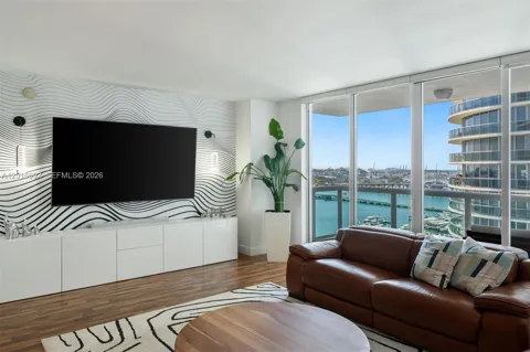 1800 Bayshore Dr #2111