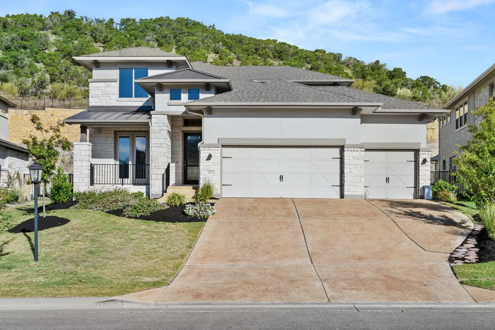 223 Baldovino Skyway Lakeway, TX 78738
