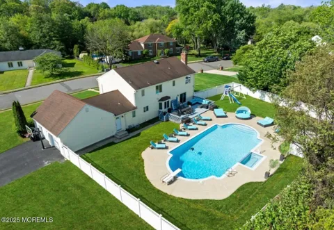 16 Bridle Drive