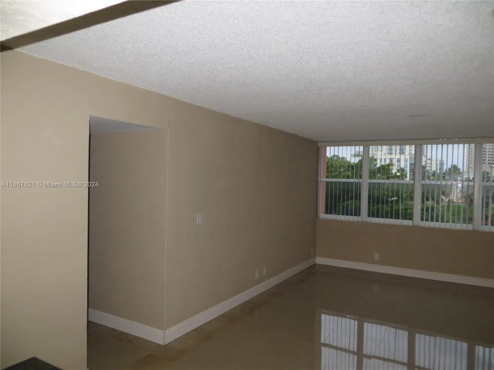 9143 SW 77th Ave #B403 Miami, FL 33156