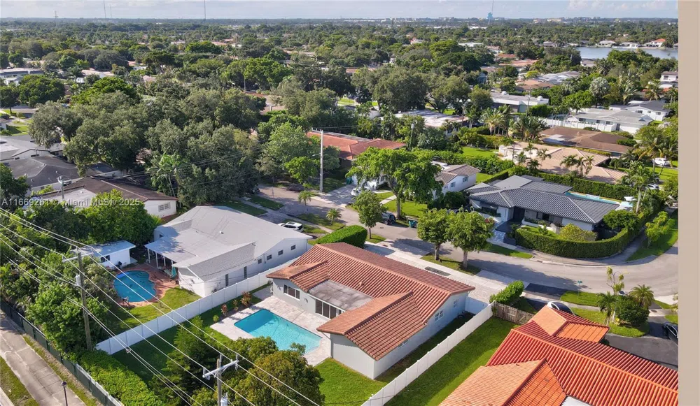 2280 NE 203rd Ter Miami, FL 33180