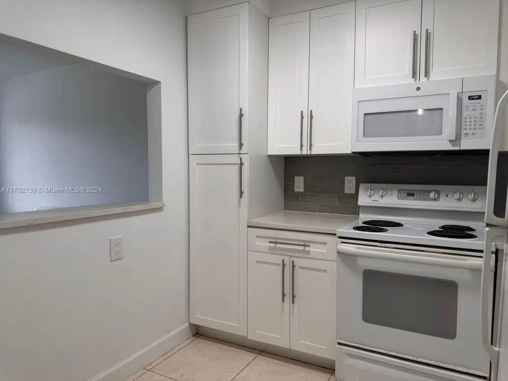 555 Purdy Ln #316 Palm Springs, FL 33461