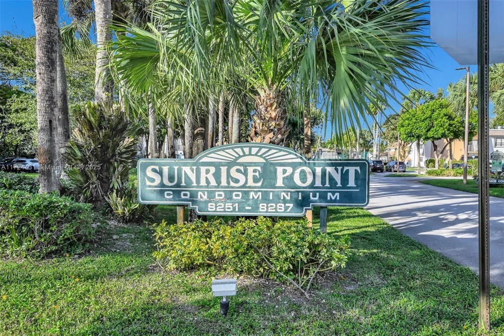 8287 SW 128th St #204 Pinecrest, FL 33156