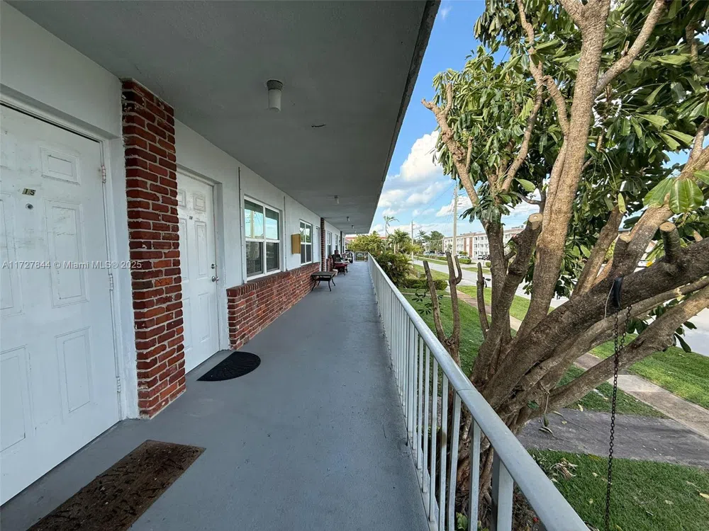 215 Castlewood Dr #14 North Palm Beach, FL 33408