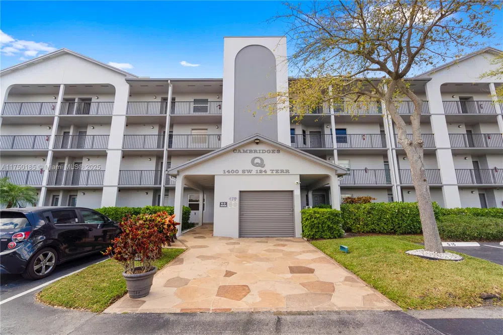 1400 SW 124th Ter #106Q Pembroke Pines, FL 33027