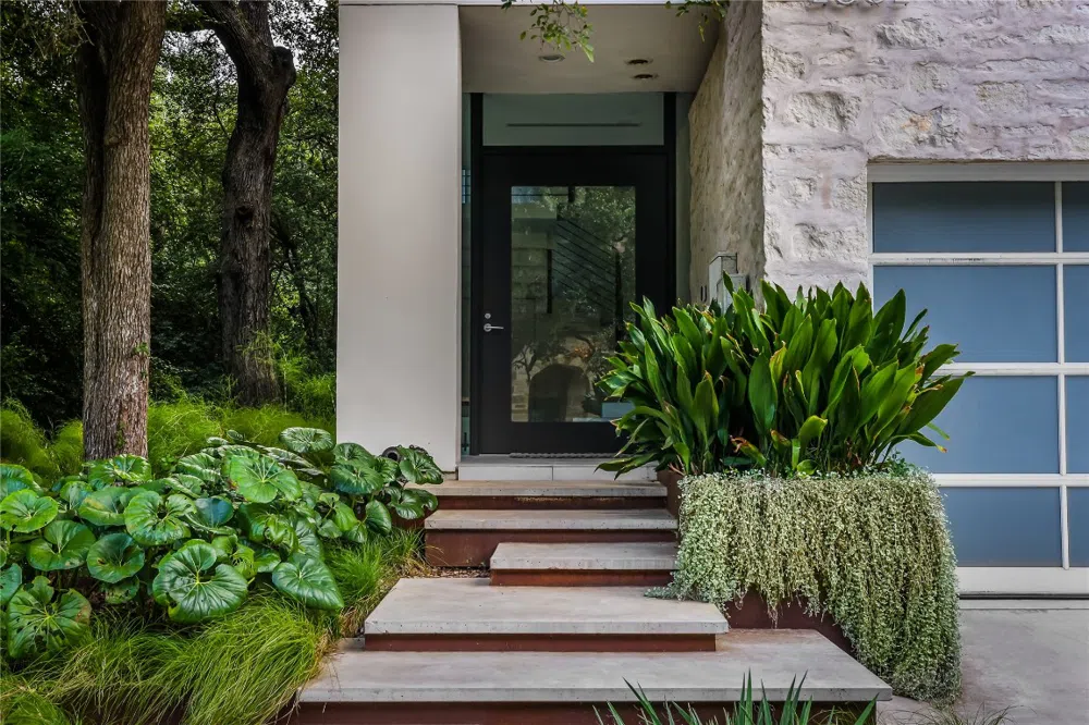 2002 RUE DE ST TROPEZ Austin, TX 78746