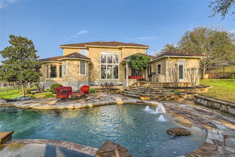 2107 Demona Drive