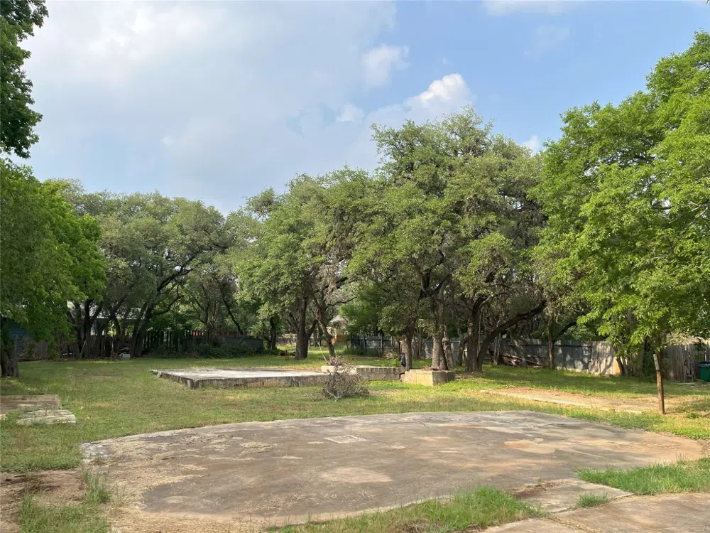 2207 Riddle Road Austin, TX 78748