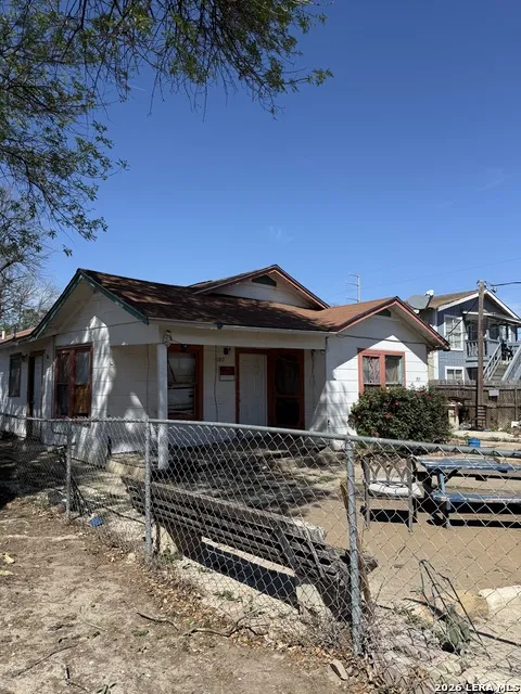 1915 Pasadena St San Antonio, TX 78201