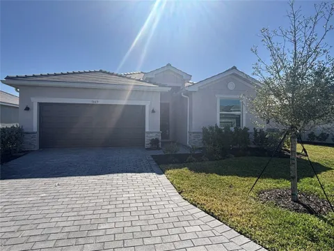 7869 LAKES EDGE LANE