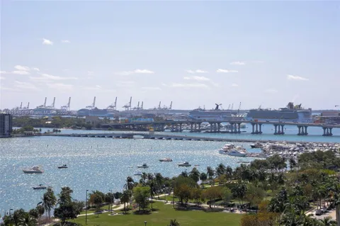 2020 Bayshore Dr #1604