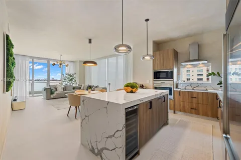 2020 Bayshore Dr #810