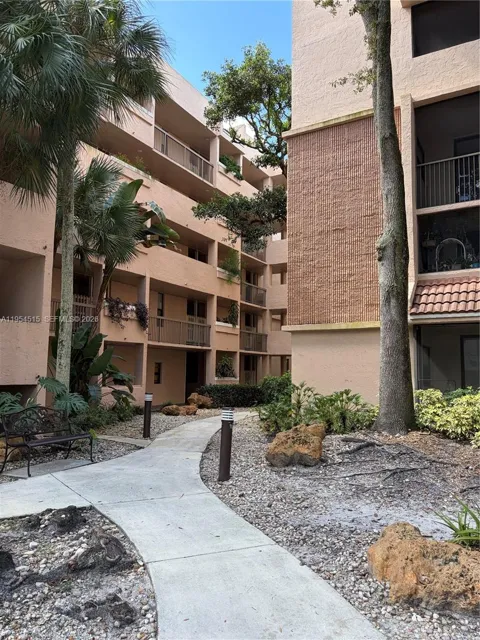 6800 Cypress Rd #111