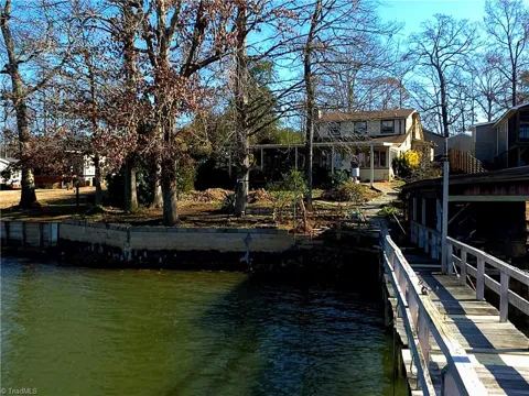 220 Yachtsman Drive