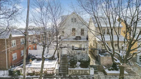 3076 Lasalle Avenue