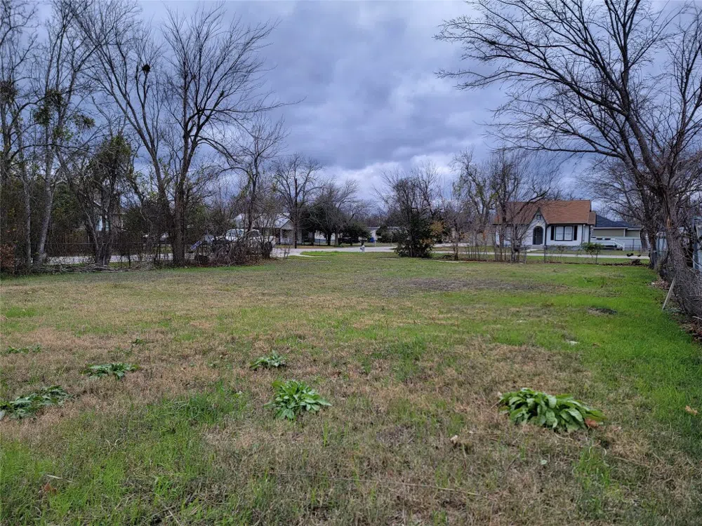 208 Edmond Street Taylor, TX 76574