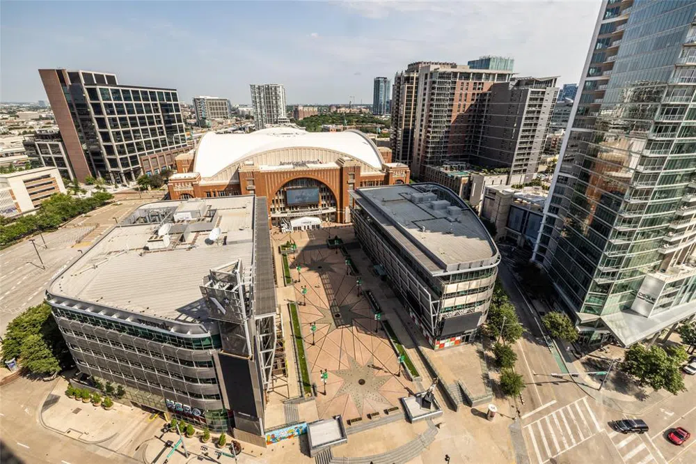 2430 Victory Park Lane #1809