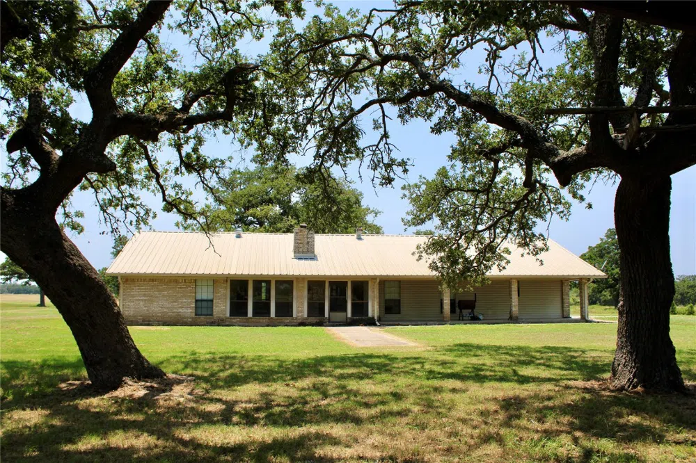 9203 Hwy 77 Rockdale, TX 76567