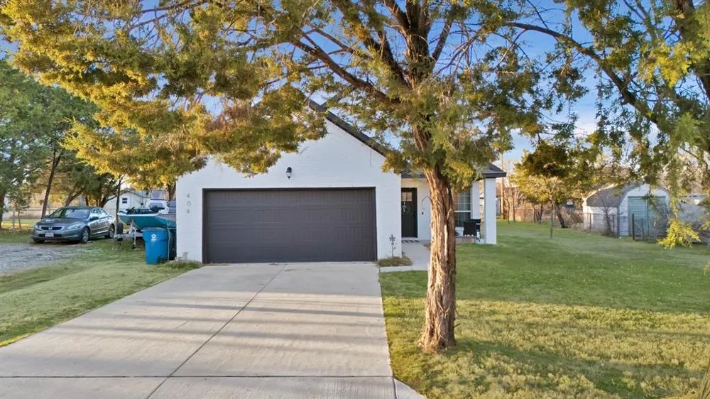 404 Onyx Drive Granbury, TX 76048