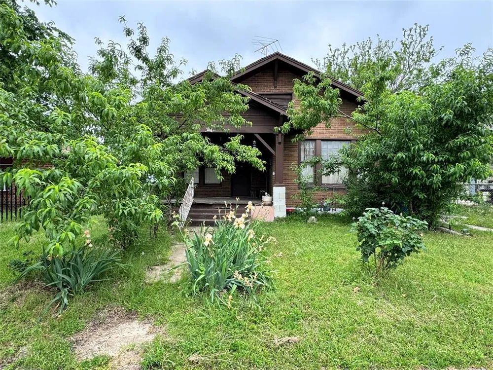 720 W 7th Street Dallas, TX 75208