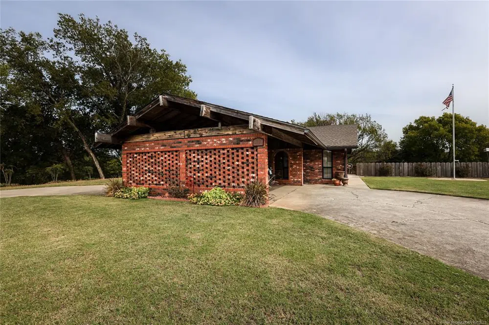 1601 Country Club Drive