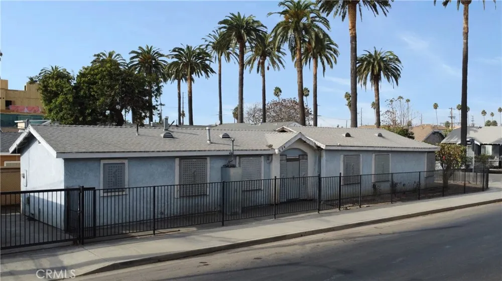 426 W 81st Street Los Angeles, CA 90003