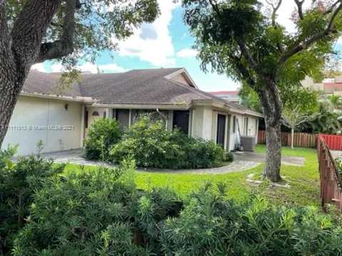 6640 NW 4th Ct
