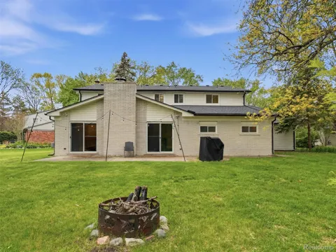 37296 Maple Leaf Court