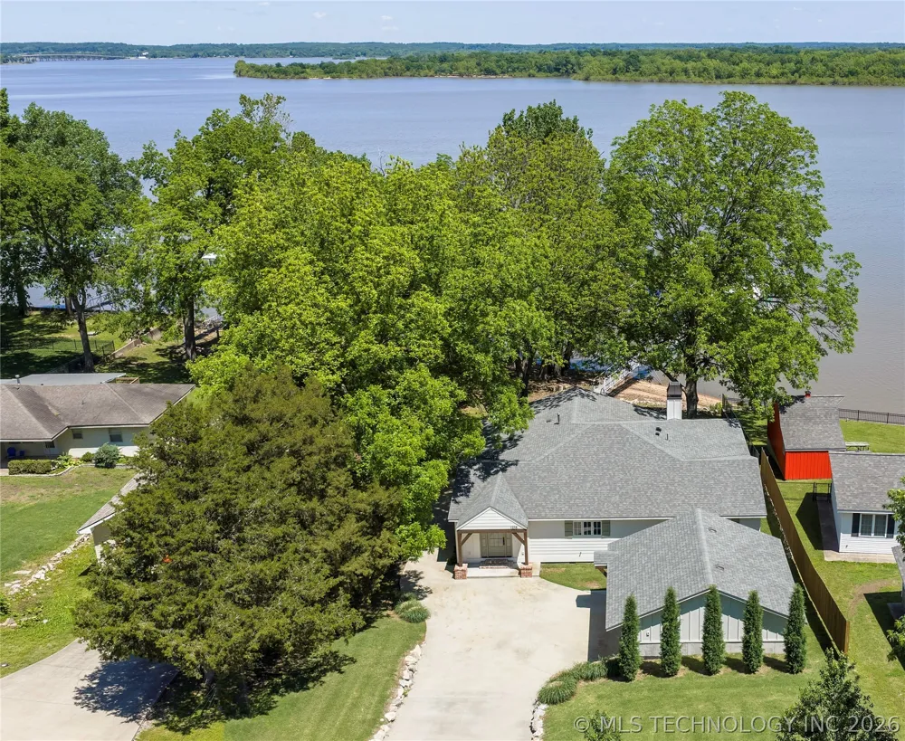 1205 Red Bud Drive Grove, OK 74344