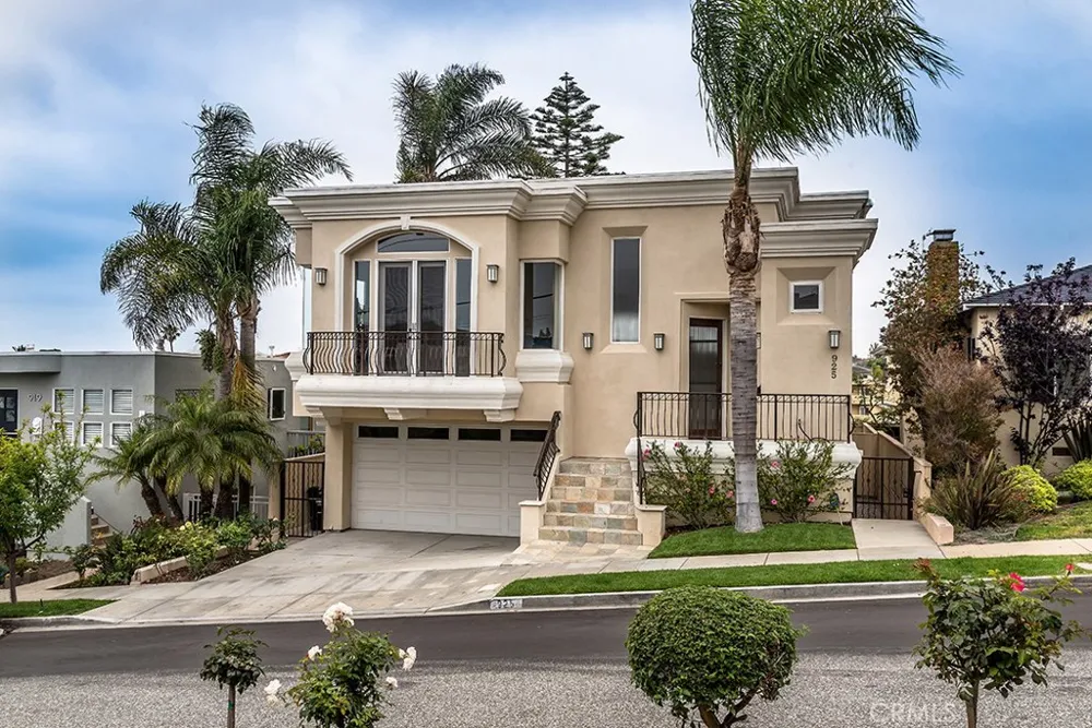 925 9th Street Hermosa Beach, CA 90254