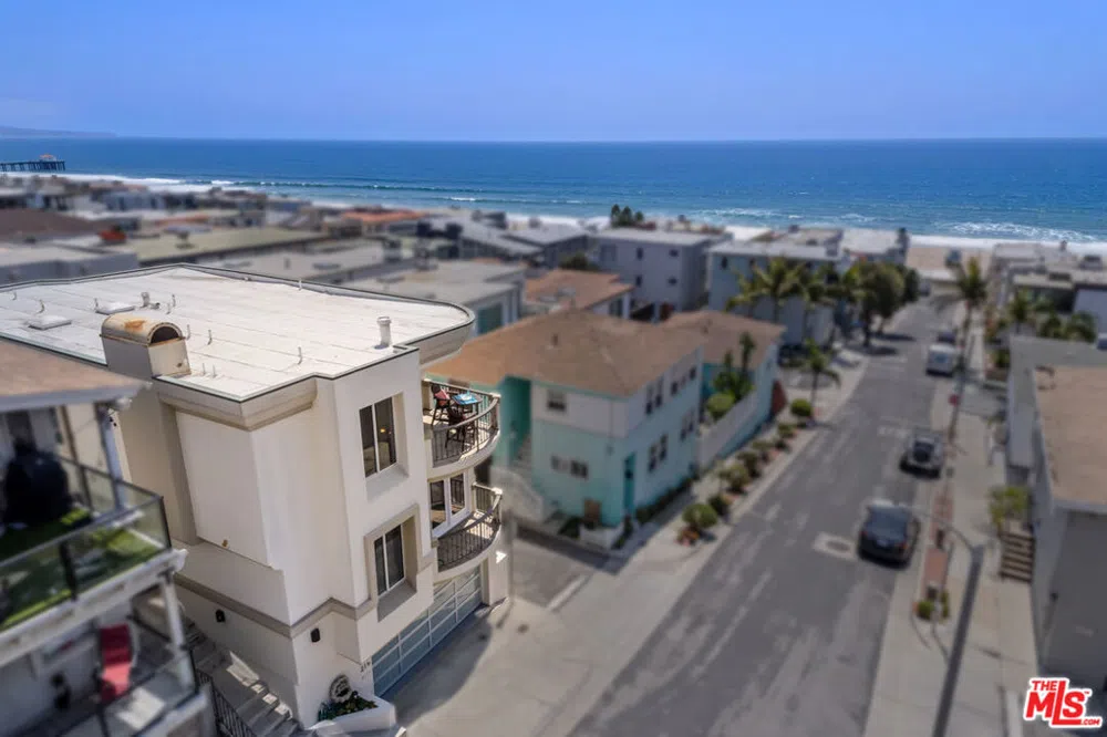 216 23rd Street Manhattan Beach, CA 90266
