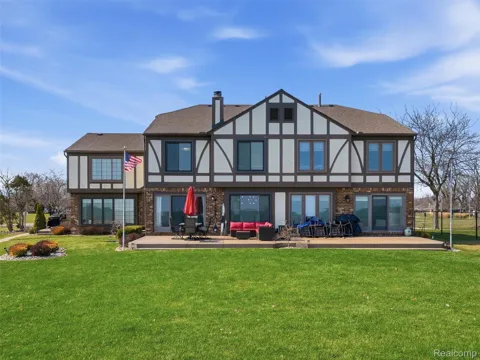 102 Lac Sainte Claire Drive