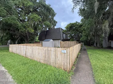 71 Springwood Square