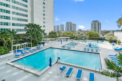1800 Bayshore Dr #1208