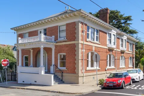 400 W Richmond Avenue