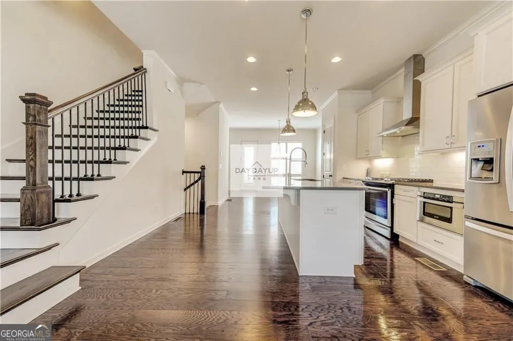 16 Lochurst LN Roswell, GA 30076