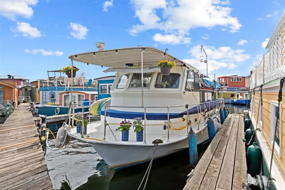 2401 N Northlake Way #E6