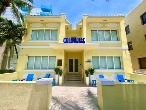 221 Collins Ave